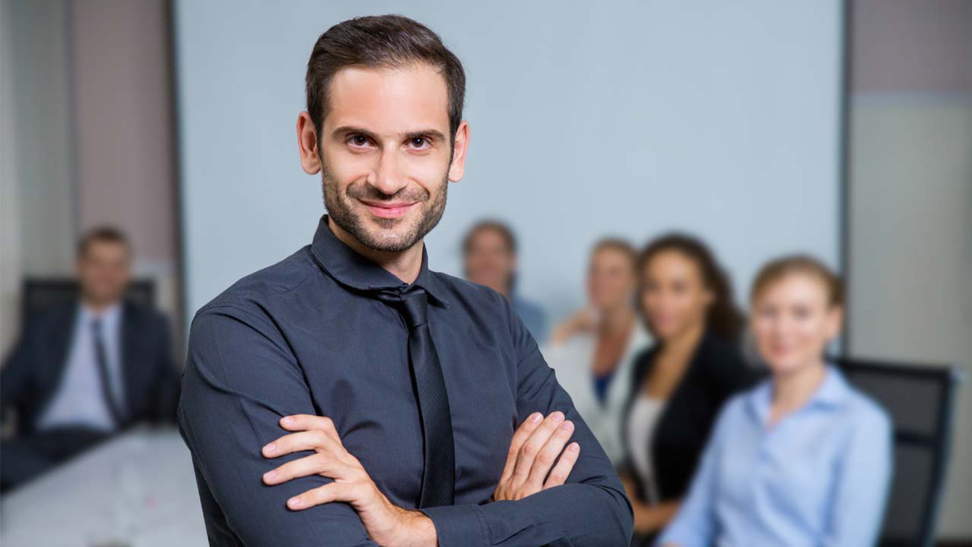 cropped Business man smiling with suit sitting table with colleagues aryanazimi.com  1